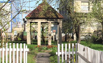 Altán na zahradě Zemánkovy vily